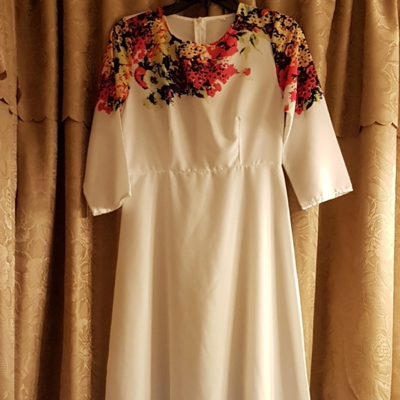 White Bright Peony  Accent Vacay  Maxi - Picture 5 of 6